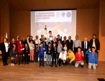 karabağlar da Başöğretmen Atatürk Satranç Turnuvası sona erdi