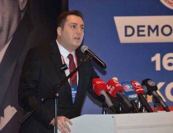 DP İzmir İl Başkanı Demirbaş güven tazeledi